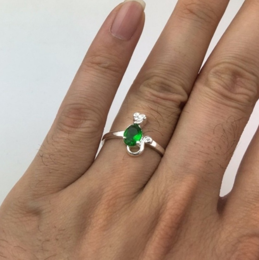 Green Sterling Silver CZ Ring Size:(8.5)
